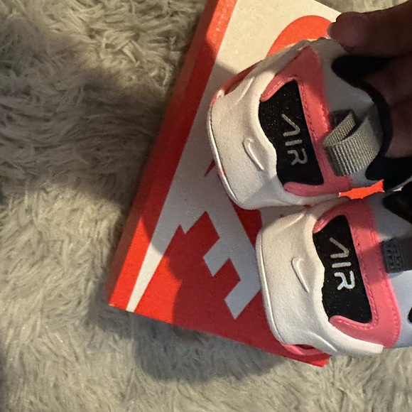 Nike Kids Air max bolt in Pink and Gray- NIB- size 4 toddler - Picture 7 of 7